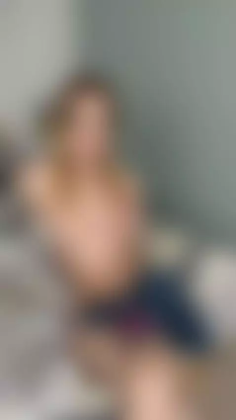 I like how you look at me by liliybunnygirl