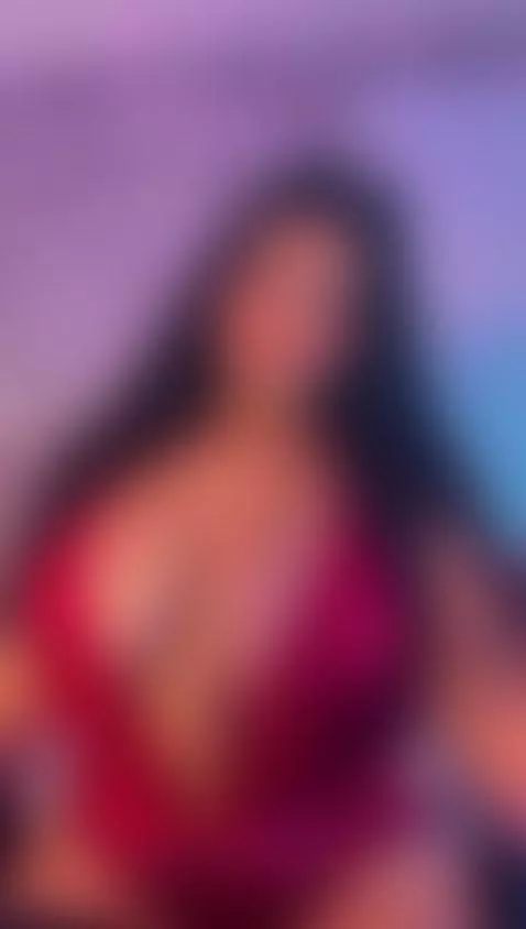 Playing a little for you, this Latina will make your adrenal... by lizmonserrat1