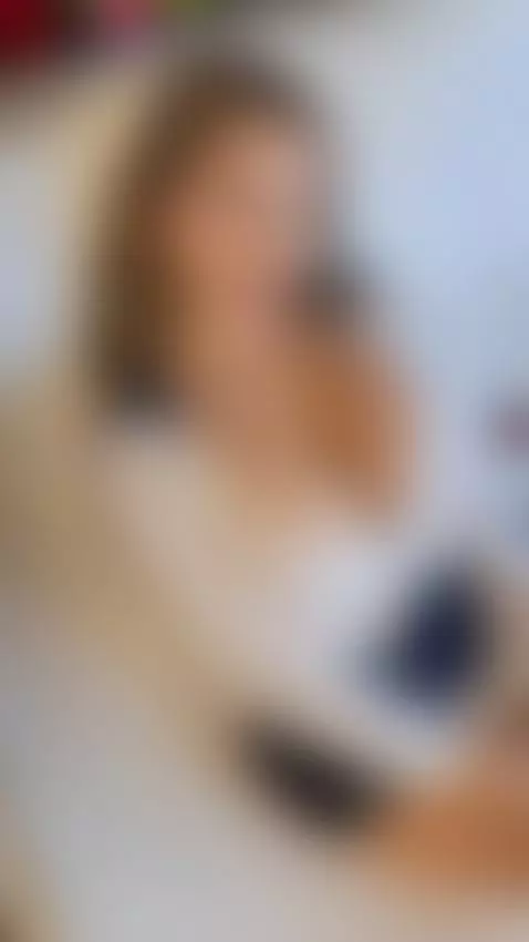 Hottie 21yo with BIG BOOBS by tissilumi