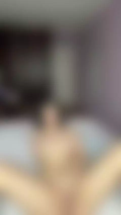 Stay here for a second longer by sophietye