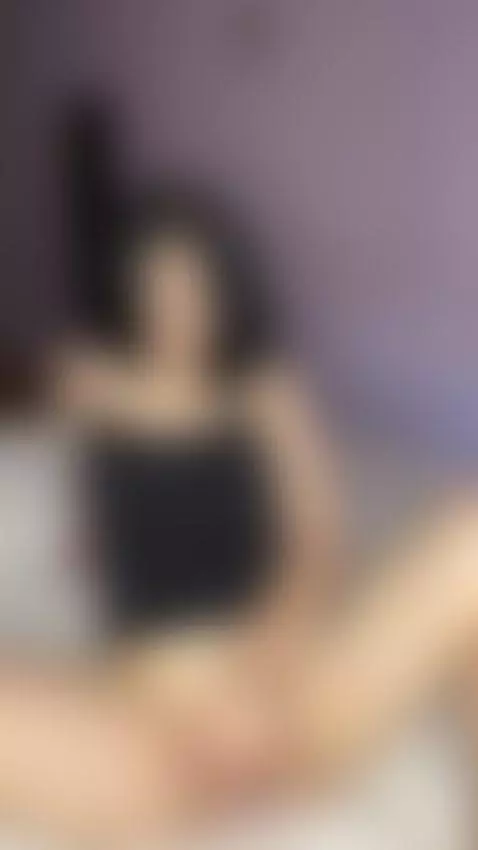 This juicy slit is begging to be stuffed full — who’s first ... by sophietye