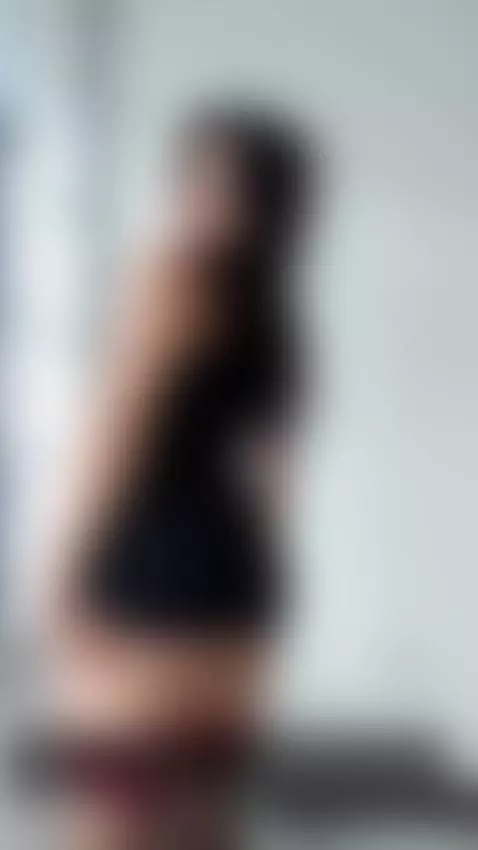 En directo, lista para ti 💕
I’m live and waiting 😘 by saramistick