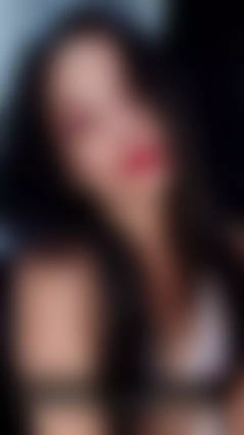 😈 I’m live, come get lost in me... (Estoy en vivo, ven a per... by saramistick