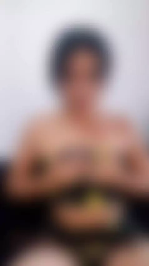 I’m live, let’s break the rules./Estoy en vivo, rompamos las... by saramistick