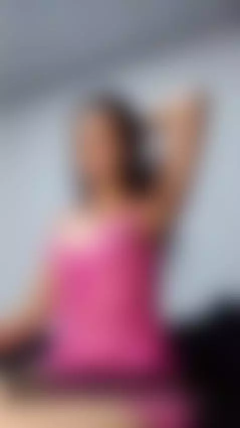 I’m live, your escape for tonight. by saramistick