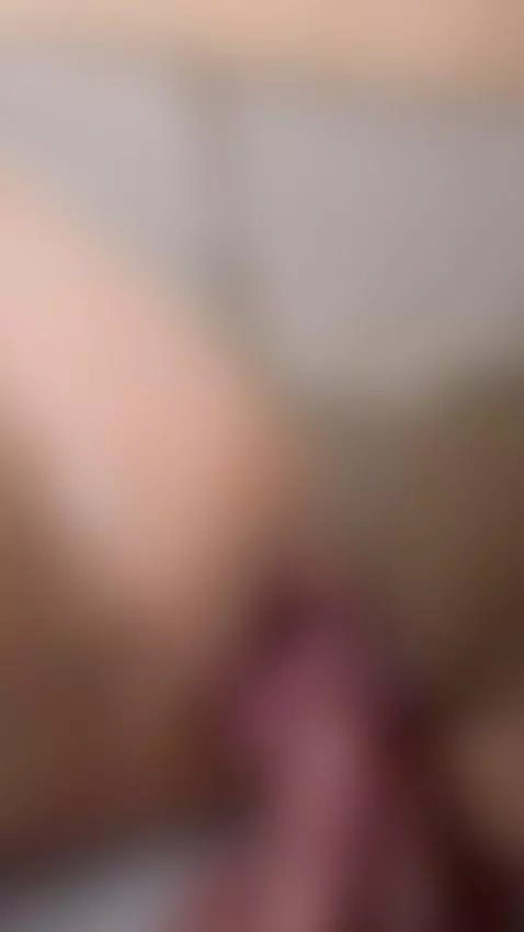 Es tan apretadita que no puedo evitar seguir cojiendola 🤤 by srmono