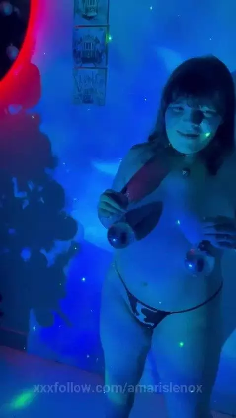 I tried to organize the balls on the tree... but I ended up ... by amarislenox