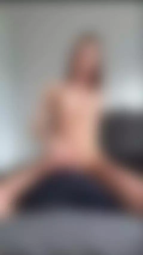 Energetic and passionate! Click subscribe in bio 🔥😊 by fitandannika