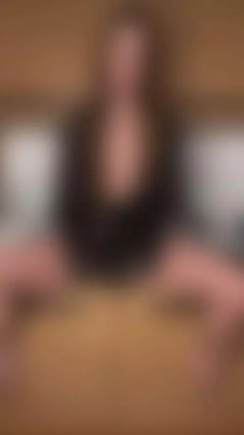 Charming girl in every shot — click the link in bio! 🌺 by fitandannika