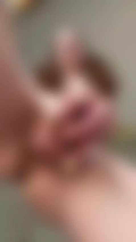 I love letting old guys watch my petite naked body by fitandannika