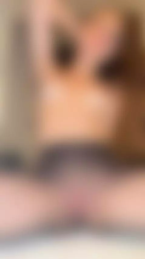 This pussy loves a good fingering. Tell me you do too. 💬 by angellil90