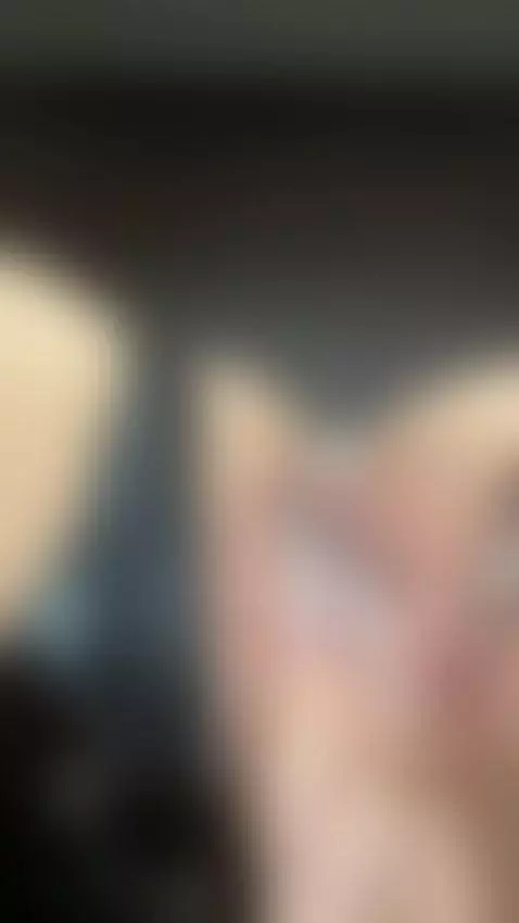 Can you guess my age? My curves are a dead giveaway. 🤔 by angellil90