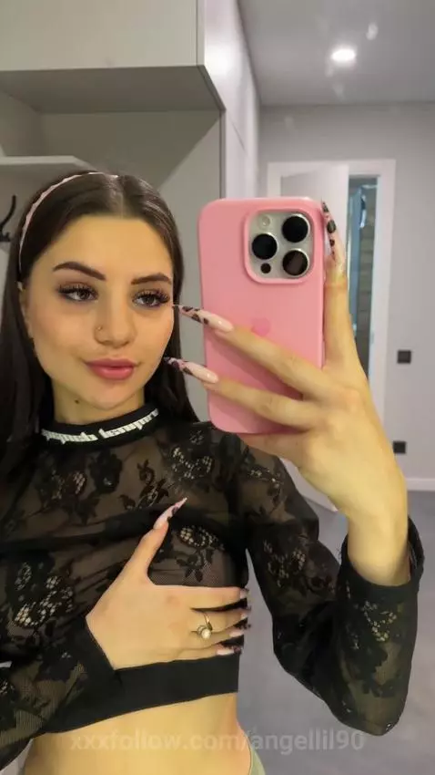 Fresh-faced, with a body that doesn't quit. Sub on my OF by angellil90