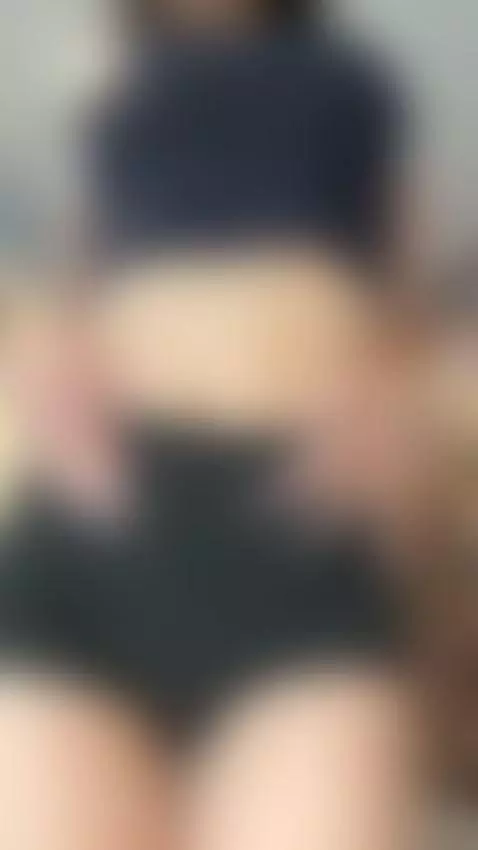 Yes or no: should I drop the full vid on OF right now? Link ... by angellil90