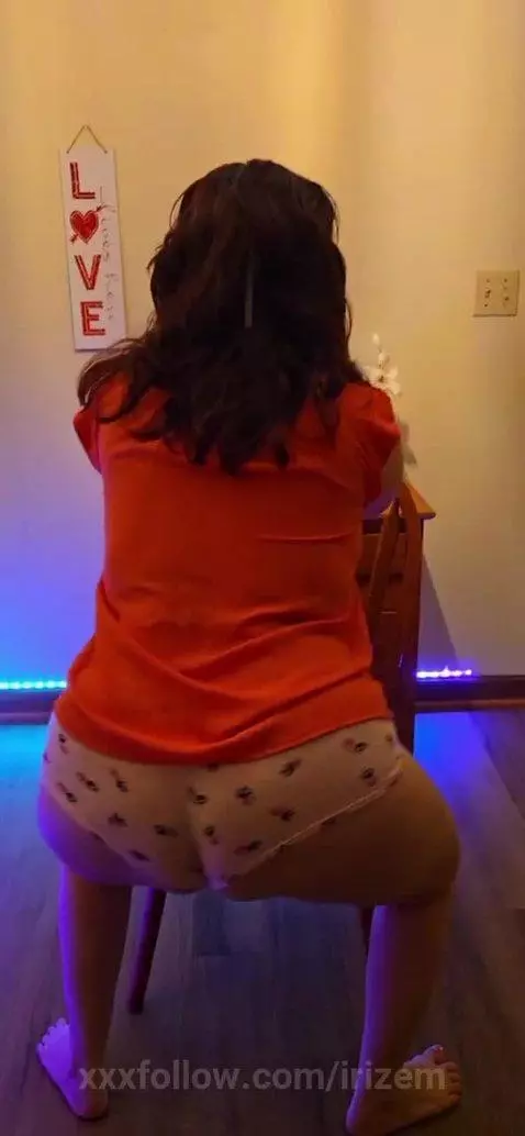 It's not just a dance, it's an invitation to temptation. by irizem