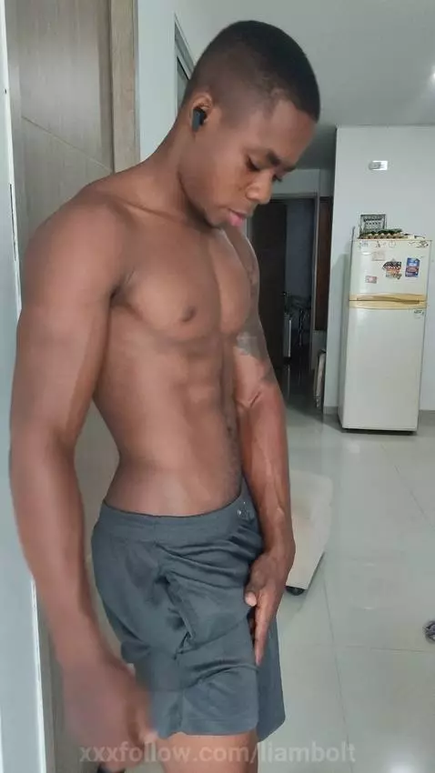 tímido 🥹
shy 🥹 by liambolt