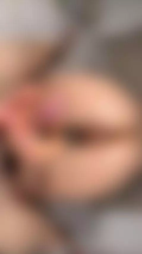 No se si hacerte una paja con mis piecitos o metermela en el... by albx09