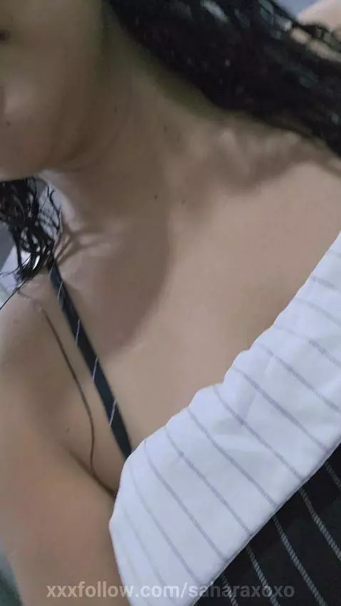 I like to be naughty and show off in public.😈😈 by saharaxoxo