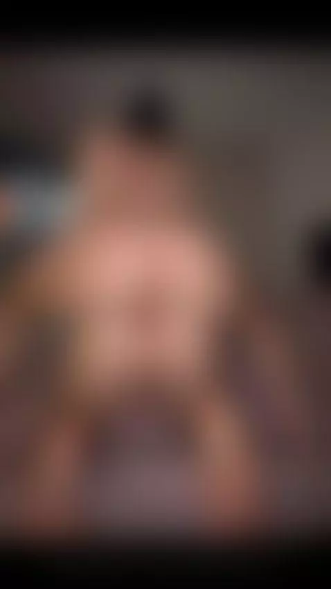 que rico como se deja montar por mi y mi vergota 😈
full vid ... by gabybelt13