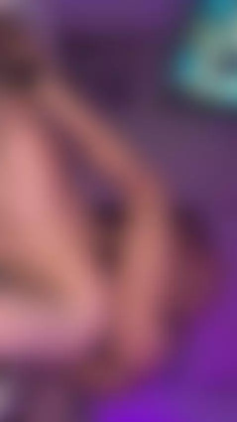 foot on head 😈 full vid link on bio now! 💦🥵 by gabybelt13