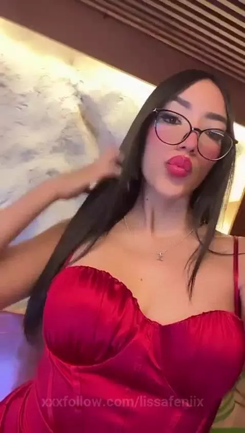 Friday fire is here… come warm up with me tonight 🔥💋 by lissafeniix