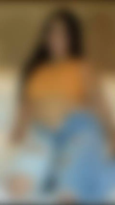 A rich Latina awaits you on her liveshow, come see me 😋 by dakotajamess