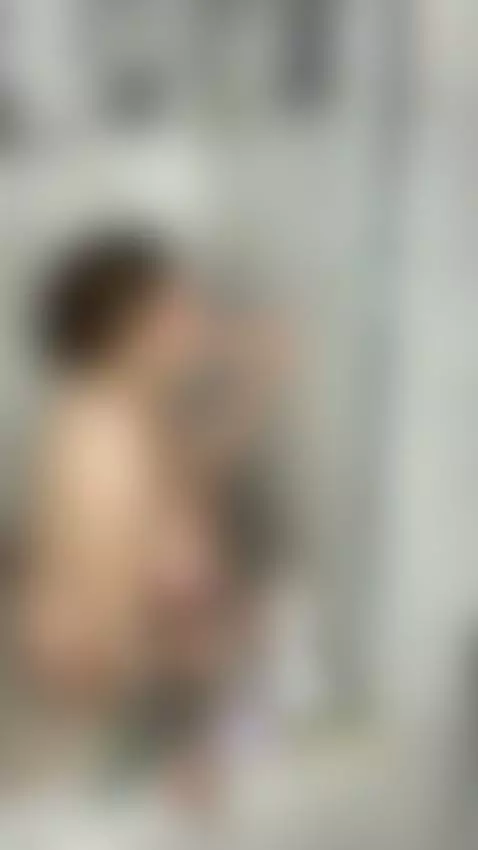 Need both holes stretched wide open please 🖐️🍆💦 by dianabunny