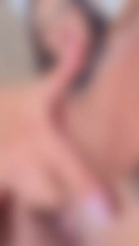 I'm a very hot girl by saramaciel