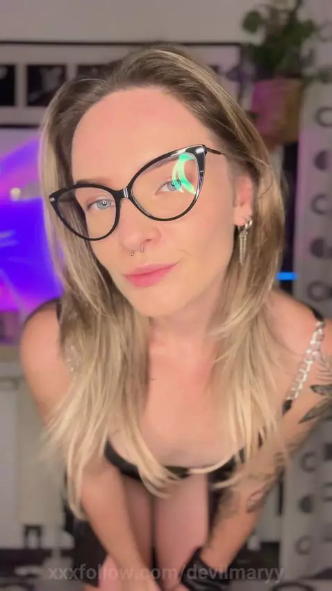 I’ll be waiting for your “hey” 💌 by devilmaryy