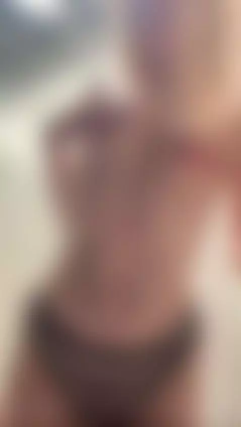 I’ll be waiting for your “hey” 💌 by gemmygrace