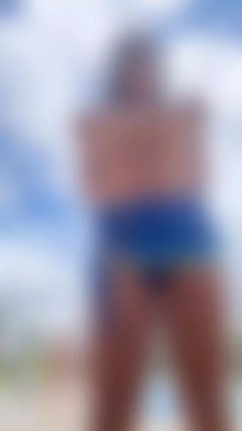 alfrente estaba el señor de la barra 🥴🤭 by courtneygrey