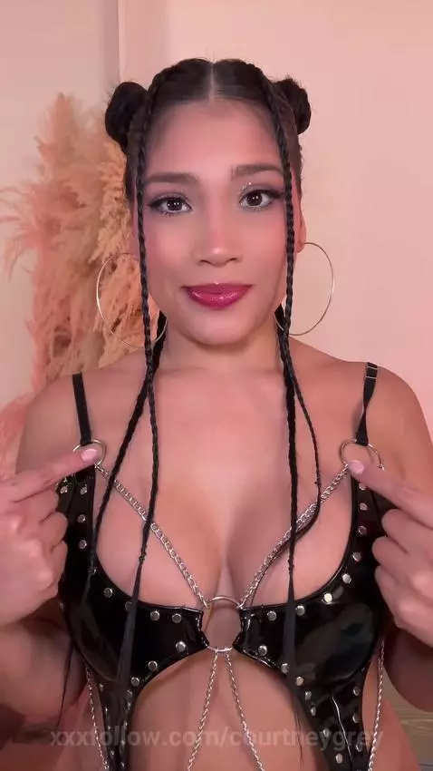 en un si? 🫣😈 by courtneygrey