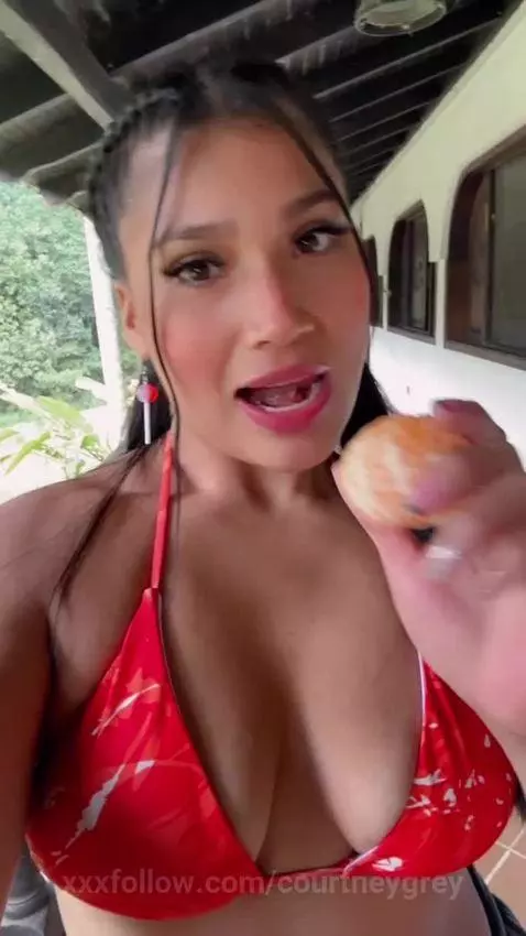 jugosa mandarina 💦💦 by courtneygrey