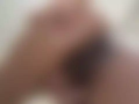 I want to feel cock & fingers at the same time so bad 😩2️⃣ by suziestone