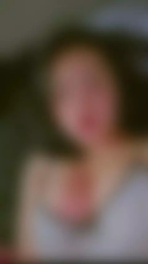 Acuéstate en mis tetas!..🍒 by deygomez