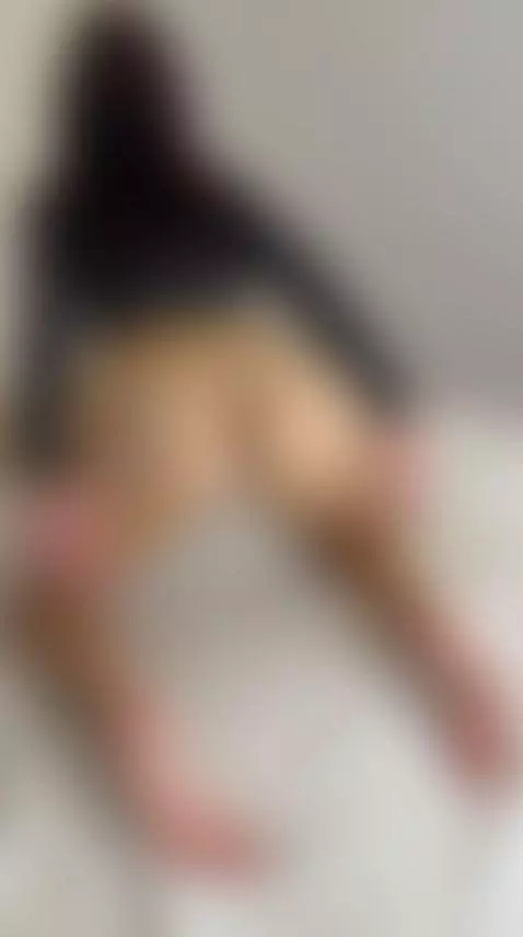 Slim feet + asshole = your new obsession. Full video on OF 😈 by bellahex