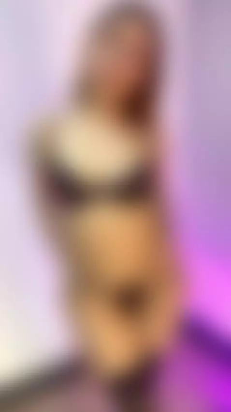 Your hot girl is online now! by ariawills