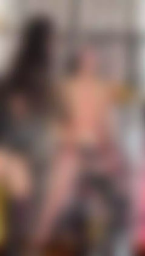 ey a pleasure im u cute slave and sexy mistres nice to mee u... by queenfiera