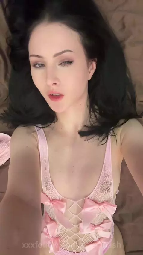 I start slow… and end shaking 💋💫 by sarahnash