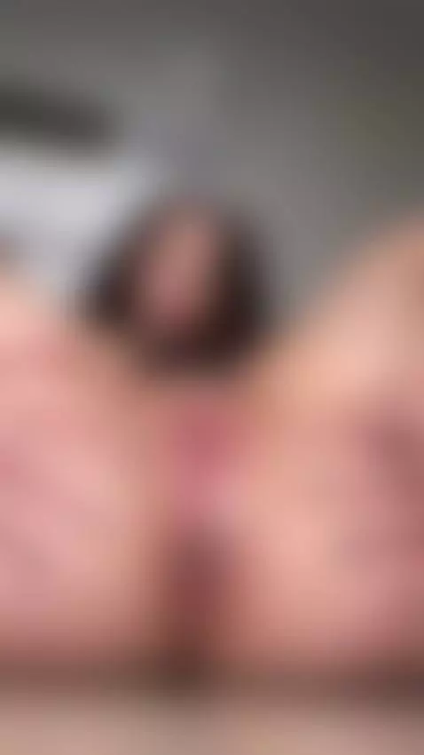 Fat ass slut with the pinkest dripping lips 😻 OF link by marinettevip