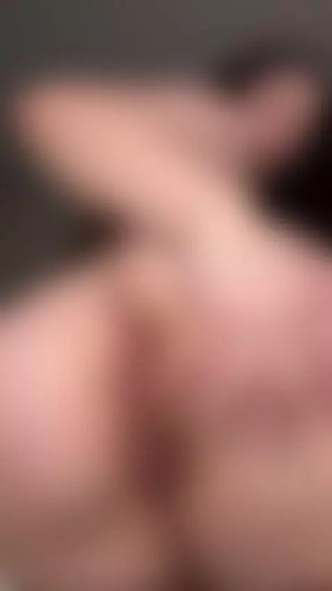 Real thick ass PAWG showing natural pink star 👅 Sub OF by marinettevip