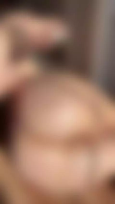 Thick juicy oiled ass looking back over her shoulder. Sub OF by marinettevip