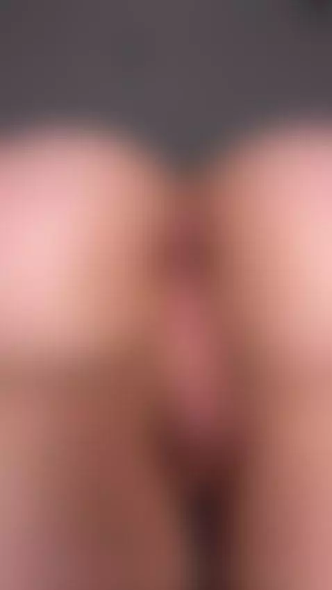 Pink pussy spread wide for the camera. Sub OF by marinettevip