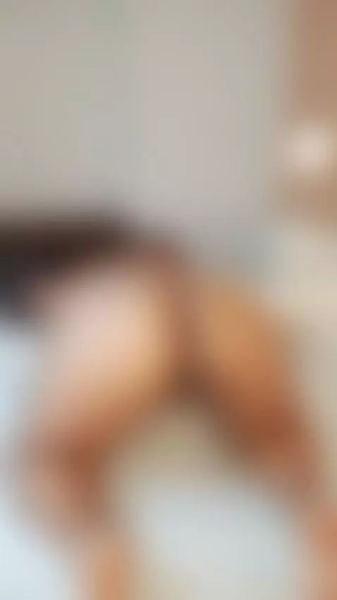 Do you like how my big buttocks bounce? 🍑💦 by selenegibson