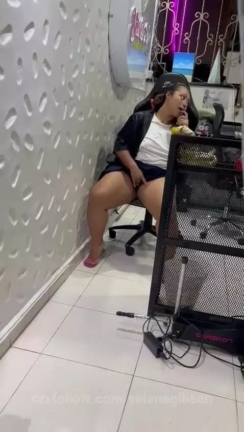 I couldn't hold it in anymore... watch me while I get wet fo... by selenegibson