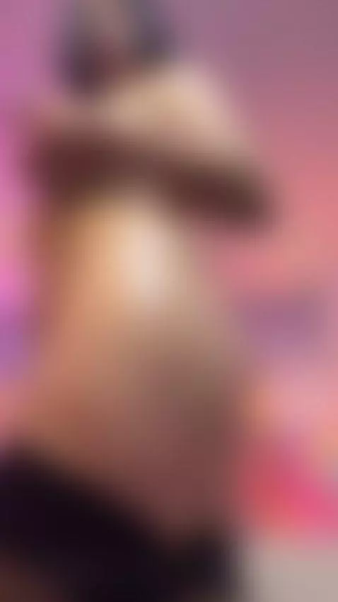 Dance + oil on my body ✨🔥 by carolineemuller