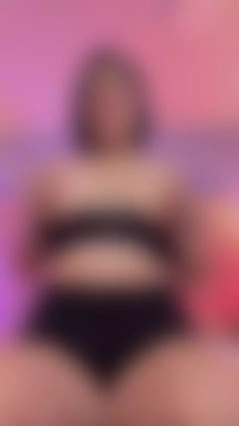 I am your favorite visual treat by carolineemuller