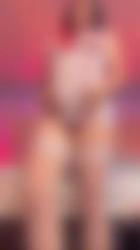 Don't look... act 💋🔥 by carolineemuller