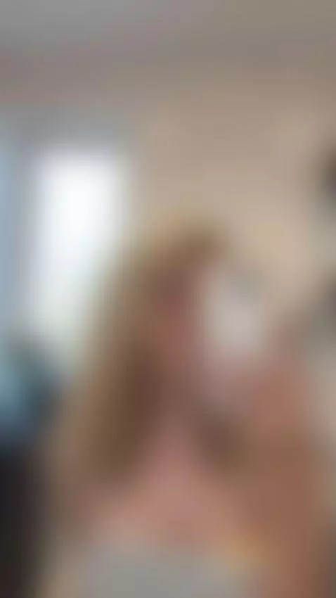 Wanna get closer? Start with a message on OnlyFans 😘 by bloomingchloe