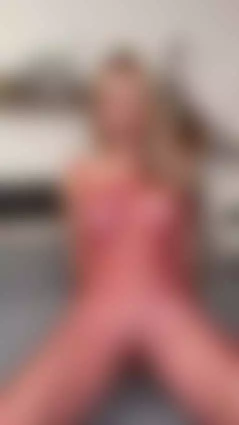 Guess where else my hips would look even hotter? 🔥 by marimoore-of